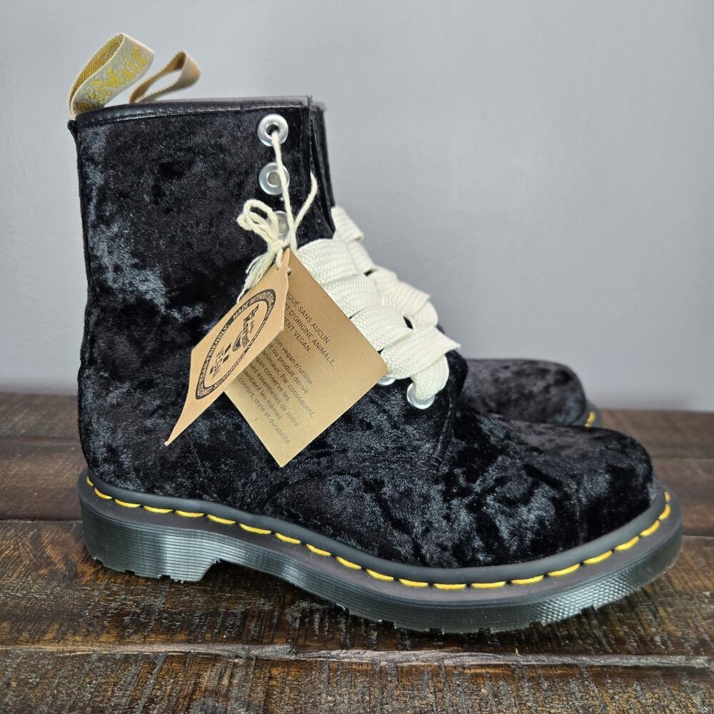 NE WDr. Doc Martens 1460 Velvet Womens Size 6 Lace Up Boots Black Vegan 31020